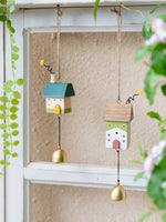 mobiles décoratifs bois fleurs oiseaux nuages cloches cordelettes moderne vert beige doré GOOD LUCK