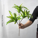 plantes artificielles feuilles striées pot texturé décoration intérieure moderne vert jaune marron gravier