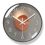 horloge murale moderne cadre doré motif planètes luxe silencieuse décoration salon intérieur gris