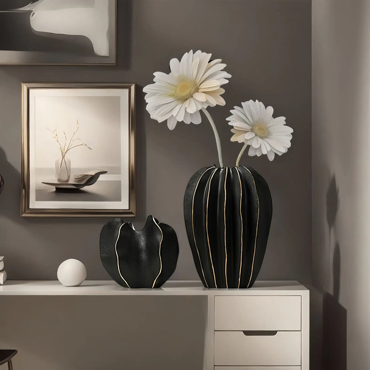 vases modernes noir blanc rayures dorées opaques terrarium décoration maison fleurs table