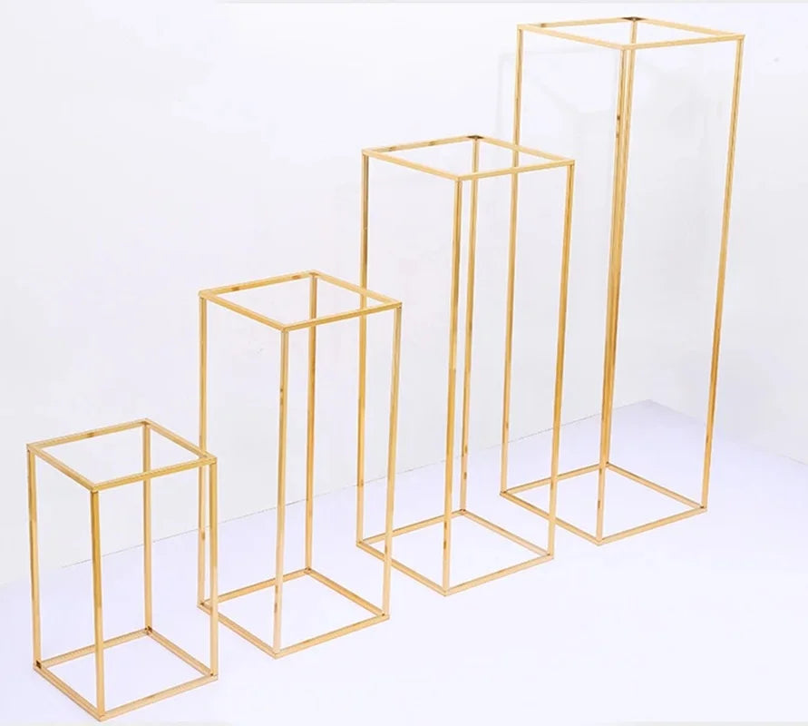 supports décoration or métallique moderne plateau transparent pièces minimalistes élégants