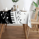 nappe table rectangulaire imperméable piano notes musicales moderne assiettes verres couverts opaques réutilisable polyester