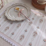 serviettes table rectangulaires fleurs roses classiques blanc rose pâle beige bleu clair bordure dentelée