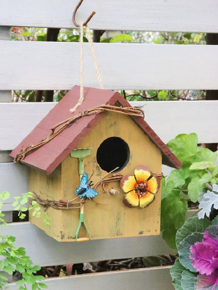 nichoirs oiseaux motifs floraux abeille coccinelle couleurs vives cordelette jardin balcon pastorale