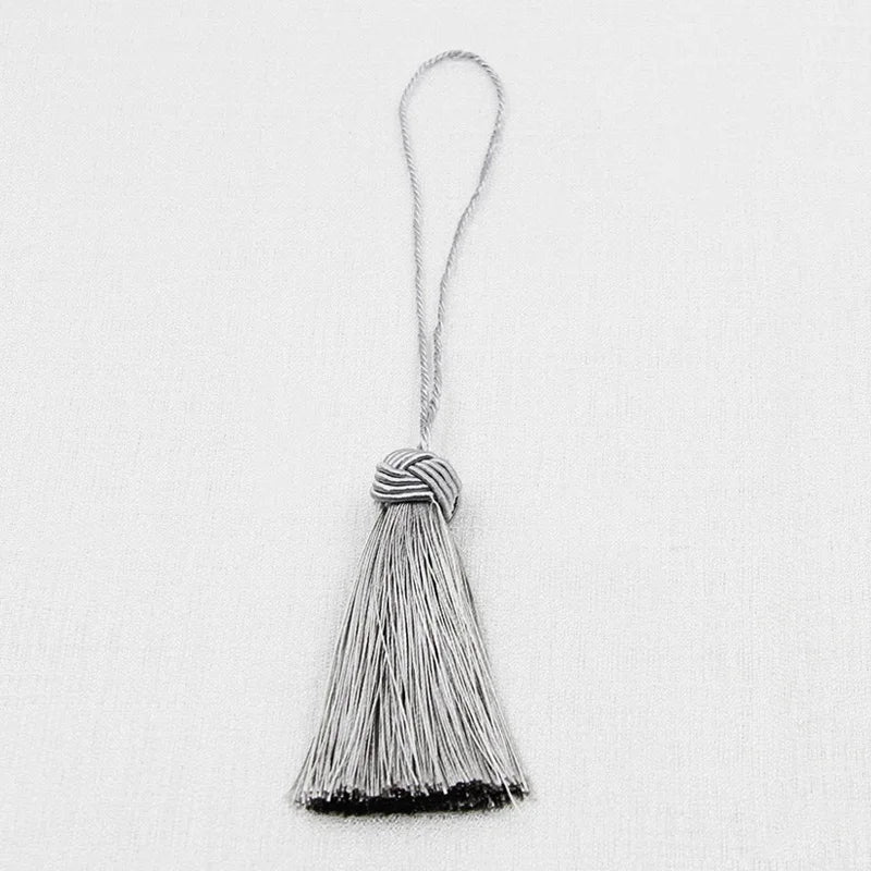 pompons décoratifs textiles noirs bleu marine gris beiges simples opaques 15x25cm