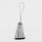 pompons décoratifs textiles noirs bleu marine gris beiges simples opaques 15x25cm