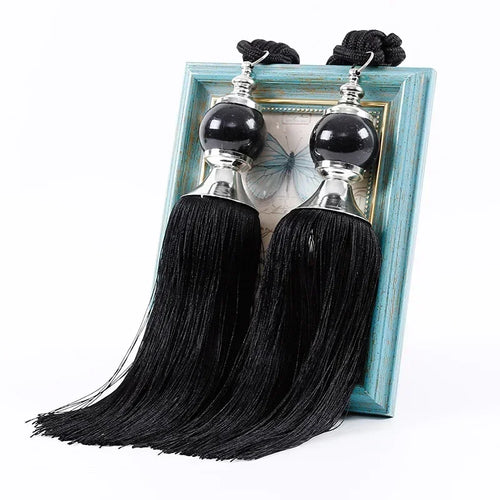 boucles d'oreilles rondes franges rouges orange vertes anneaux métalliques classique élégant