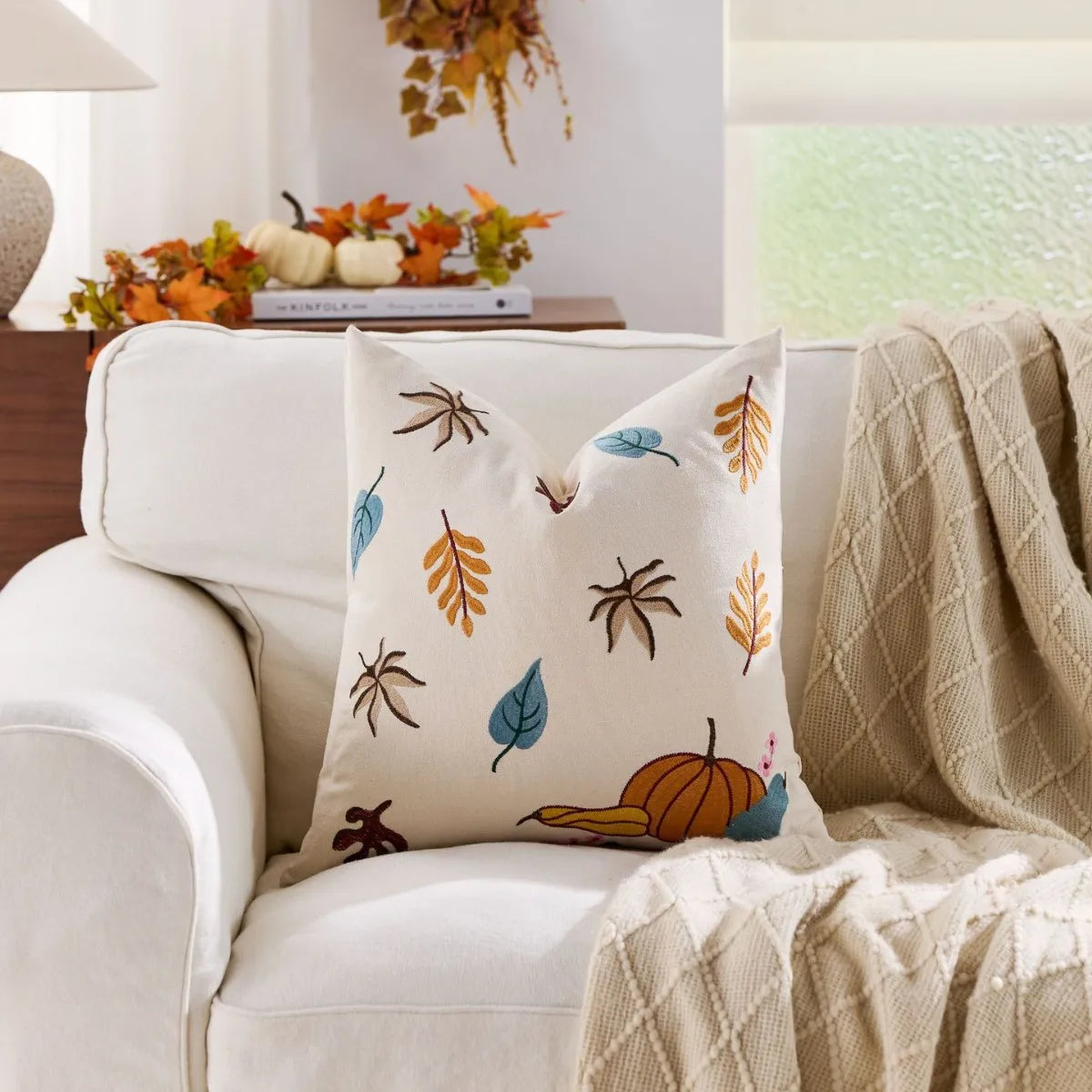housse coussin décorative motif feuilles automne champignons moderne salon maison intérieur