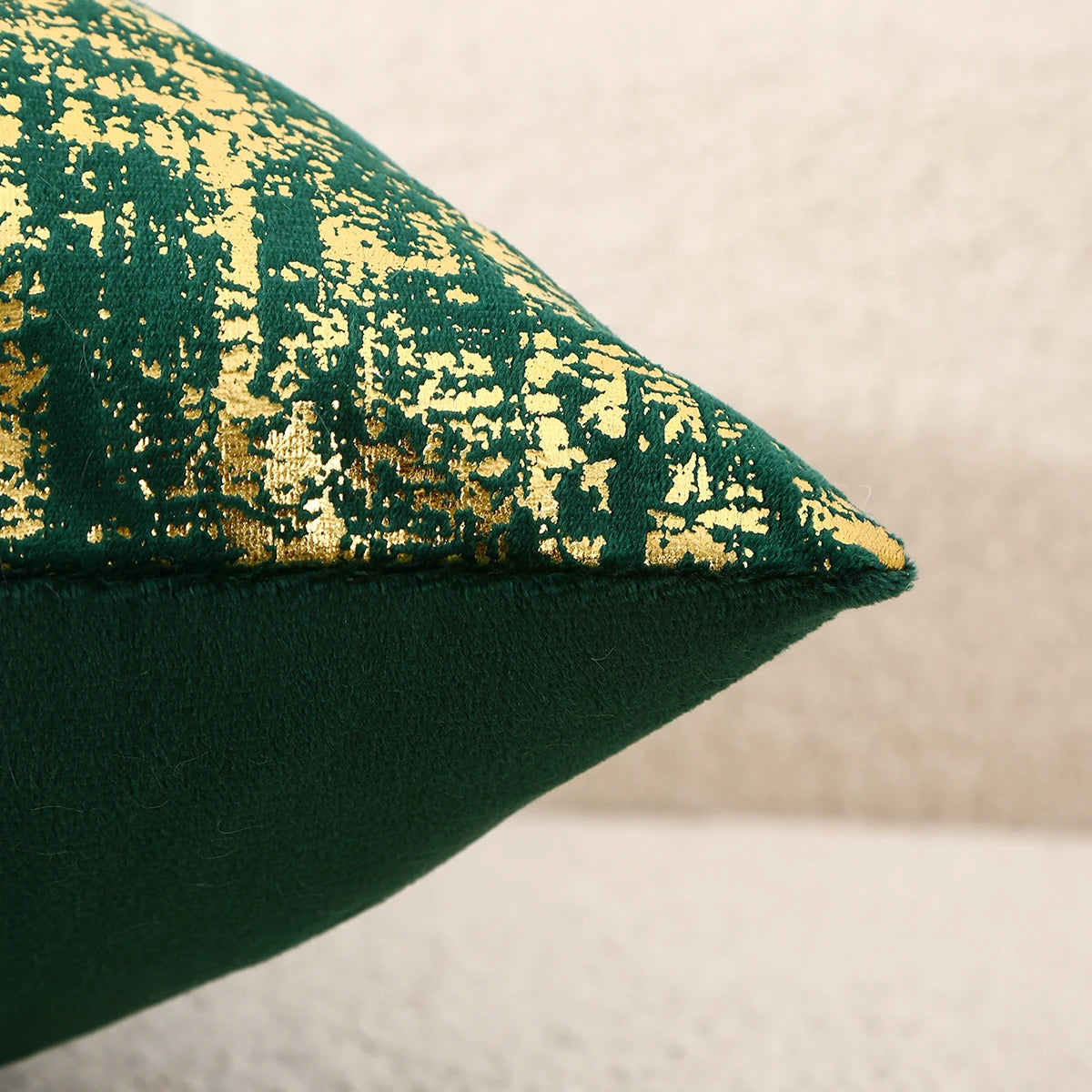housse coussin polyester abstraite vert foncé rouge beige contemporain opaques étoiles géométrique