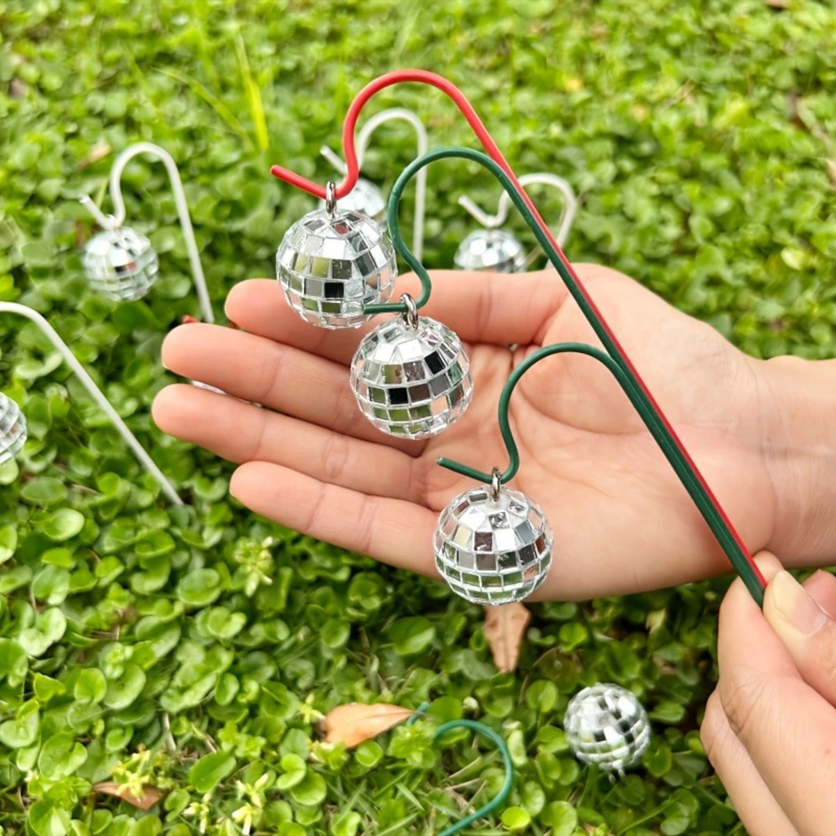 décorations extérieures boules argentées facettes réfléchissantes modernes crochetées set paysagiste jardin féerique