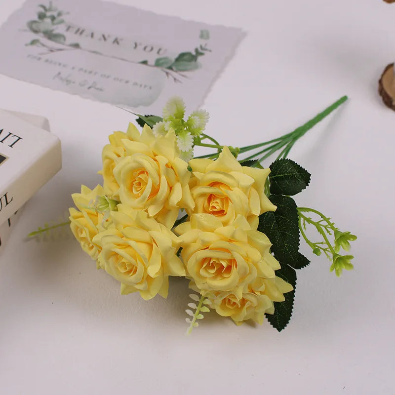 décoration intérieure bouquet artificiel roses soie classique blanc violet noir