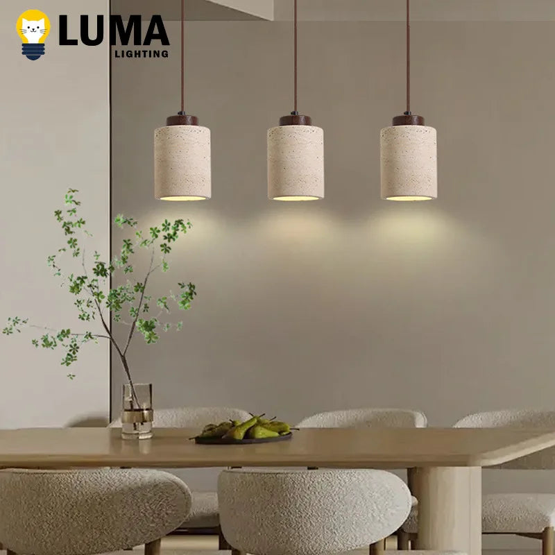 Suspension lumineuse pierre beige clair texture granulée moderne câble noir chambre salon