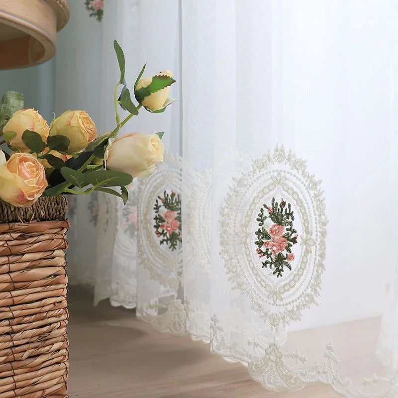 rideau brodé florale classique romantique transparent blanc anneaux suspension maison
