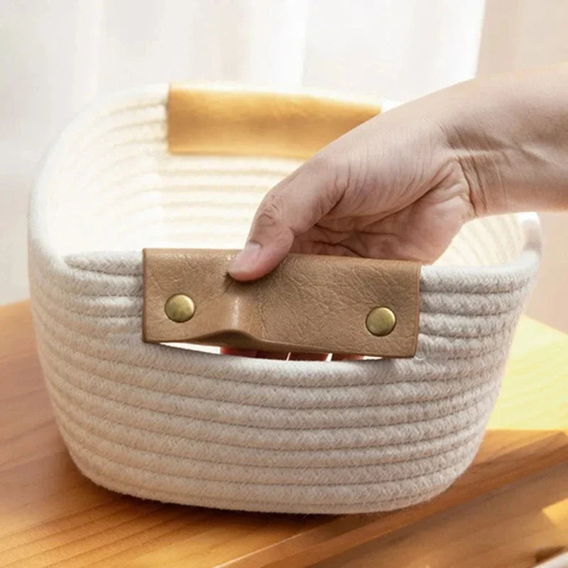 paniers rangement tissés main khaki clair blanc modernes rustiques poignées cuir eco friendly