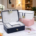 boîtes bijoux simili cuir bleu marine blanc rose pâle compartiments montres boucles doreilles modernes