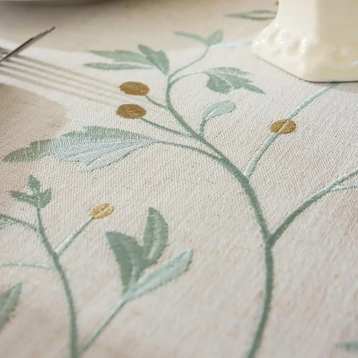 nappe table lin broderie végétale feuilles branches tassellettes classique beigeclair réutilisable machineextérieurhôtelmarriages