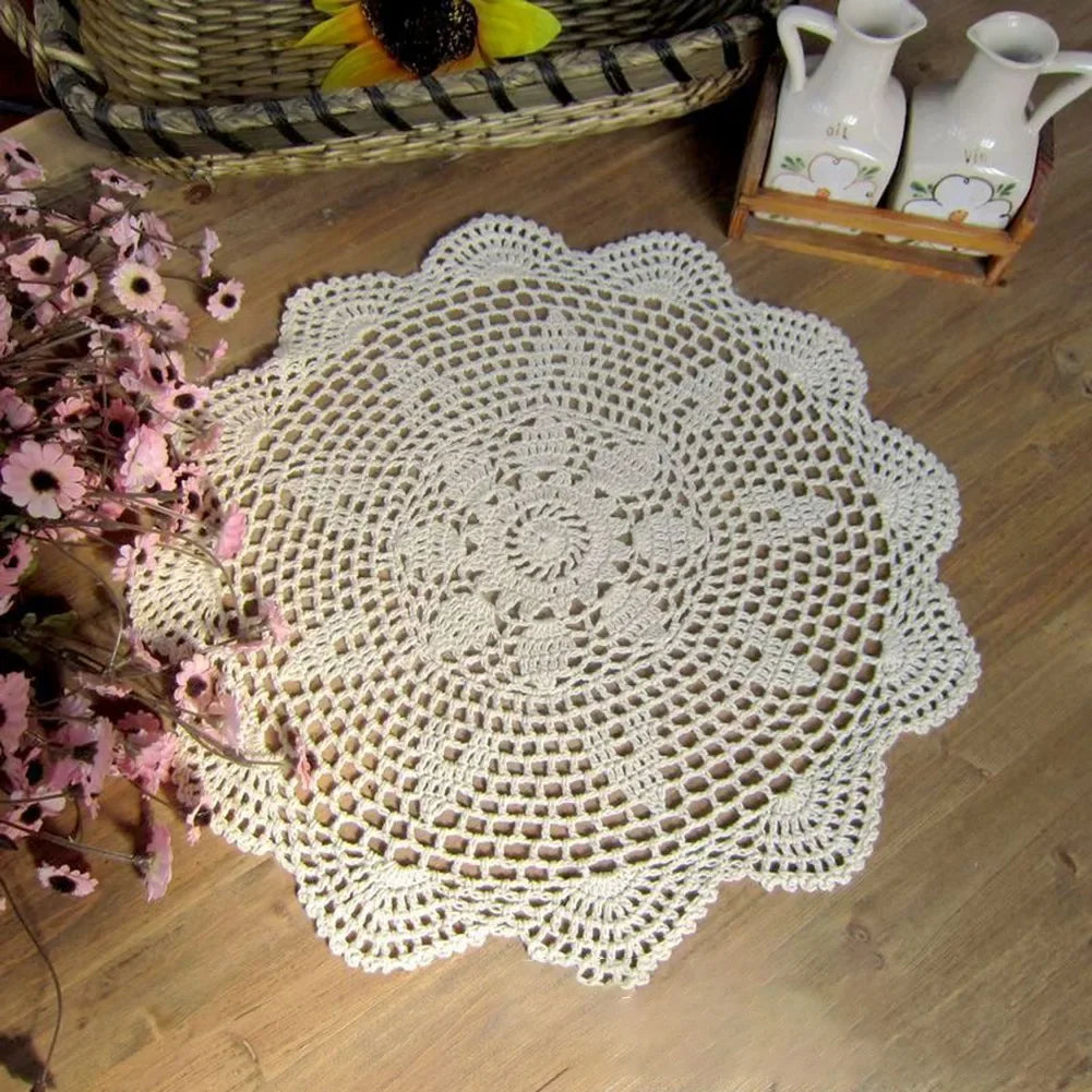 serviette table traditionnelle motif floral central couleur beige clair