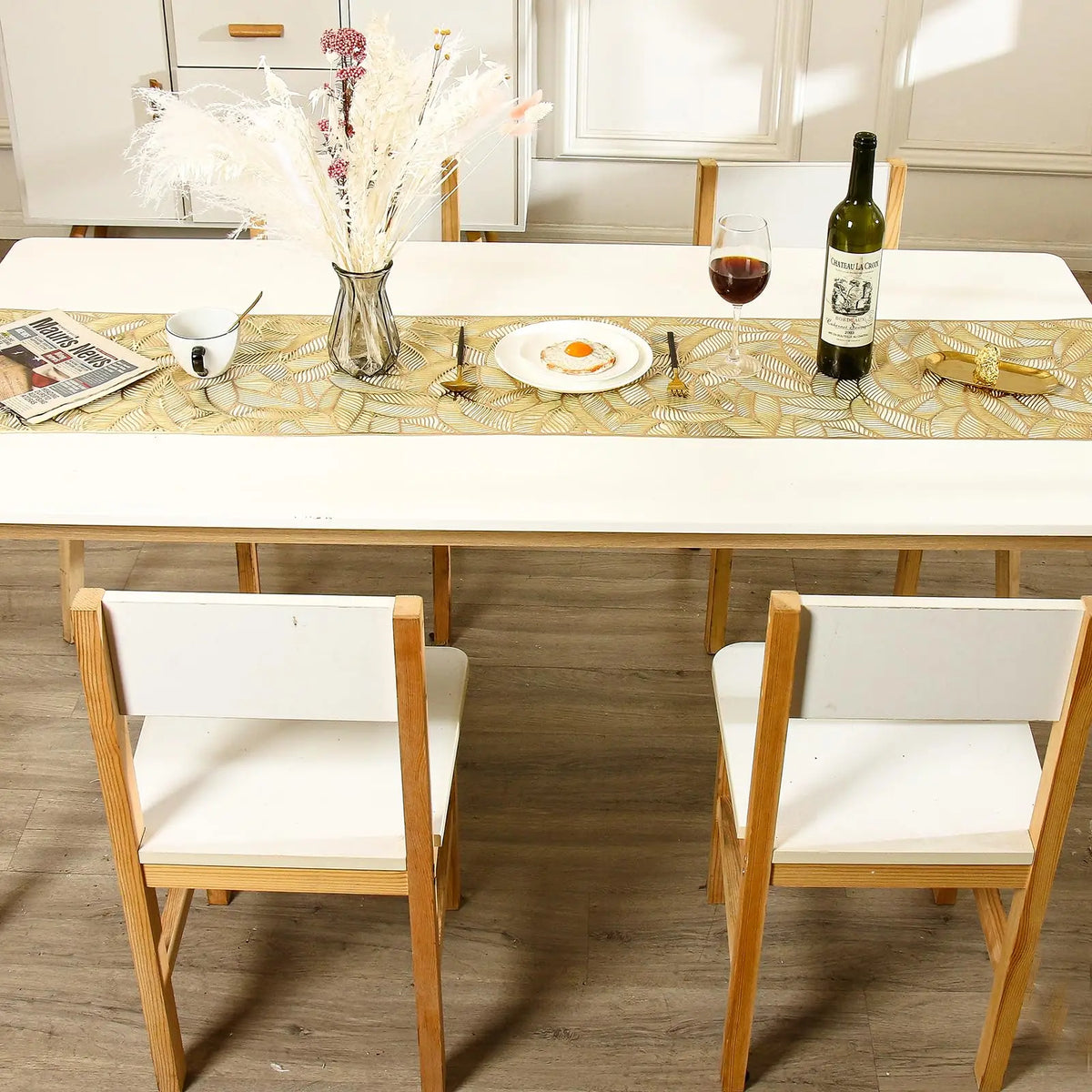 table chevet moderne chemin table motifs végétaux feuilles or blanc semi transparent