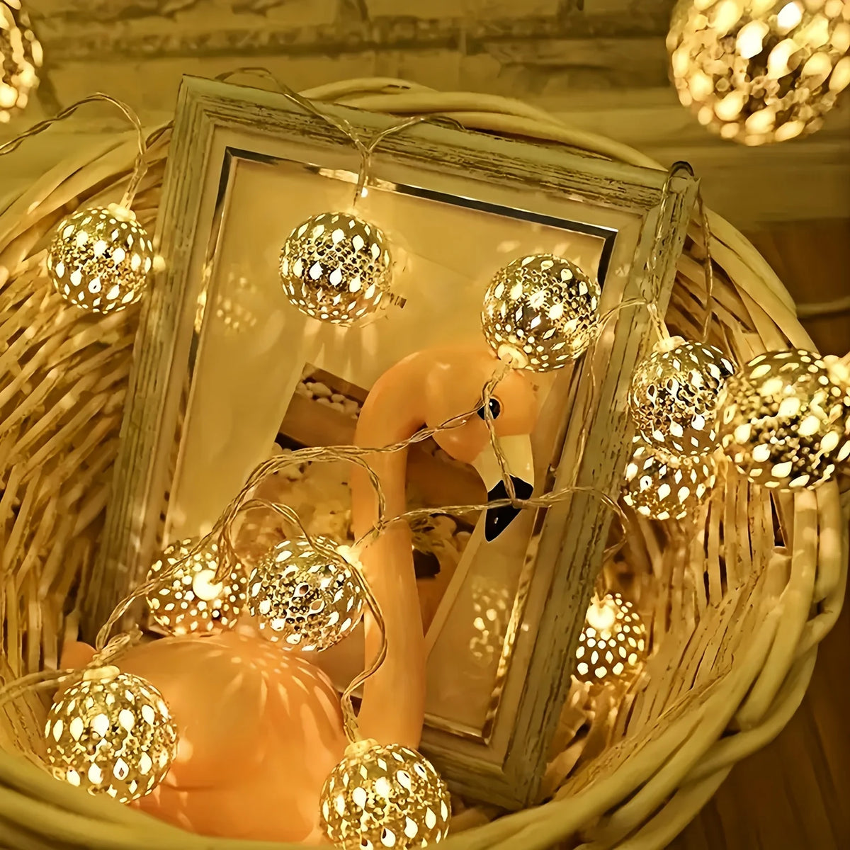 guirlande lumineuse solaire led multicolore sphères métalliques ajourées décoration extérieure festive bohème pic sol