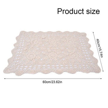 Napperon crochet rectangulaire blanc sur table en bois