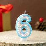 bougies anniversaire numéraires chiffres bleu pastel multicolores décoration gâteau enfant brillantes support blanc
