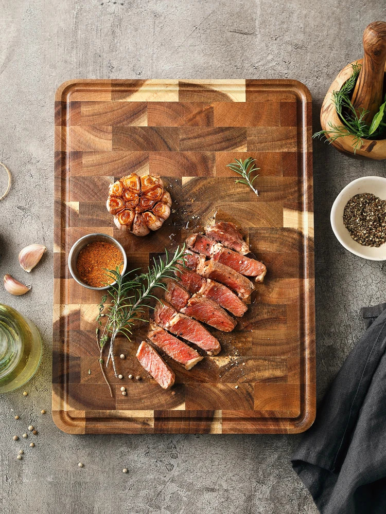 planches découper bois acacia rectangle rustique blocs hachage tomates basilic champignons sel ail