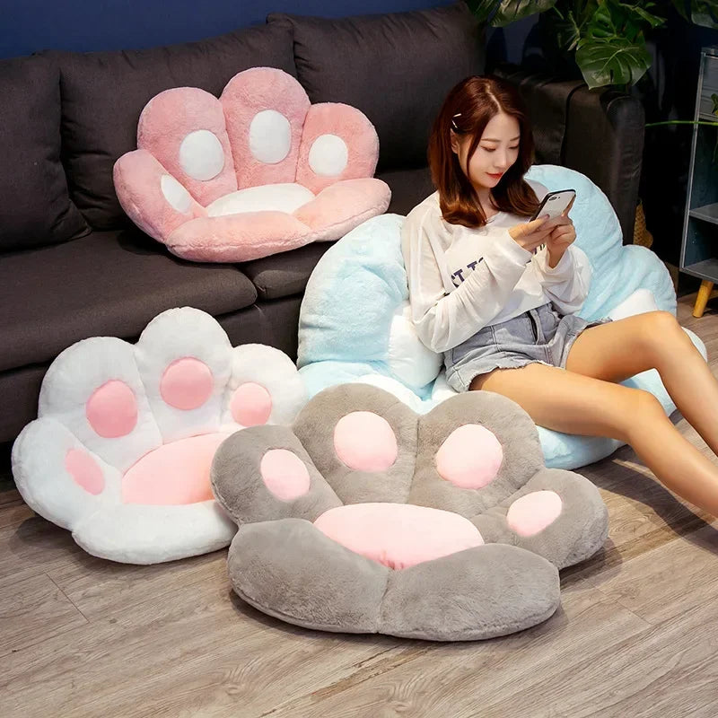 coussin patte chat peluche doux gris rose enfants lit décoration moderne intérieur