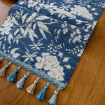 chemin table bleu marine blanc motif fleurs tissé franges classique rustique maison