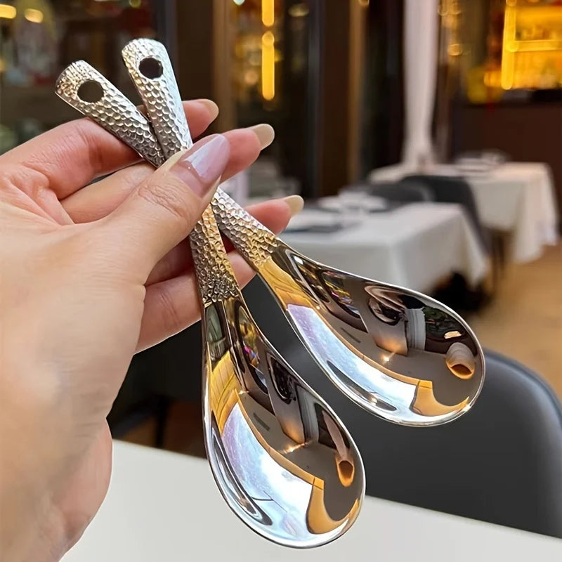 cuillère argentée texture martelée moderne desserts fruits cuisine domestique