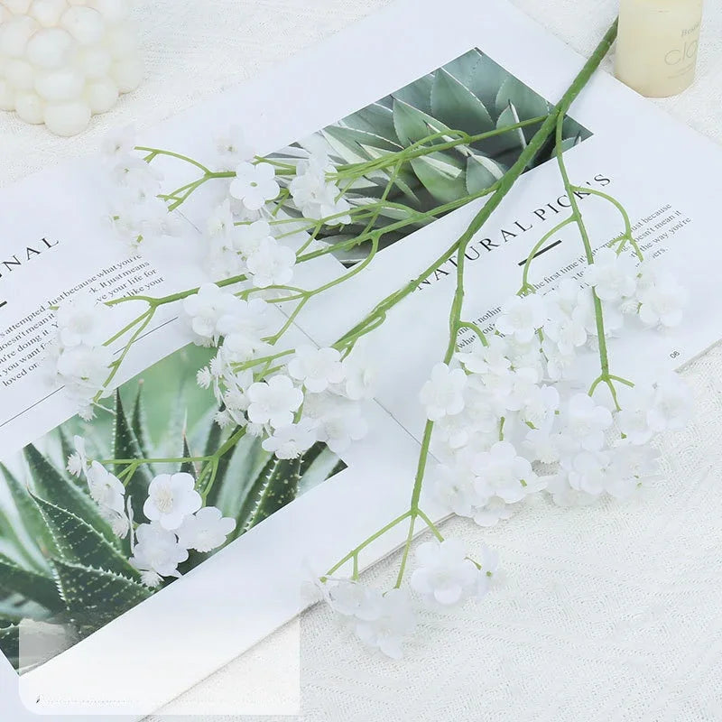 décoration intérieure bouquet fleurs artificielles soie marguerites jaunes blancs vases abstraits