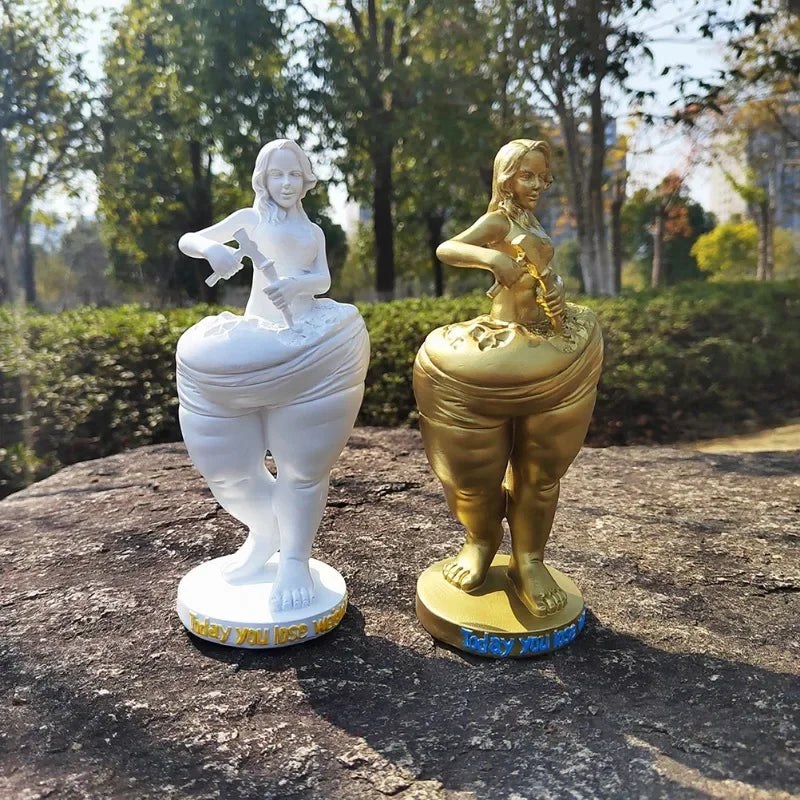 statuette moderne femme blanche dorée buste volumineux fleurs collier outil yoga déco chambre sport