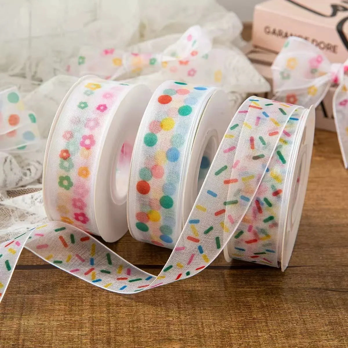 ruban décoratif festif pois fleurs transparent polyester coton texturé girly nœuds papillon cartes cadeaux