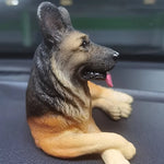 statue réaliste berger allemand deco intérieure chien noir marron clair texture poil allongé linguette