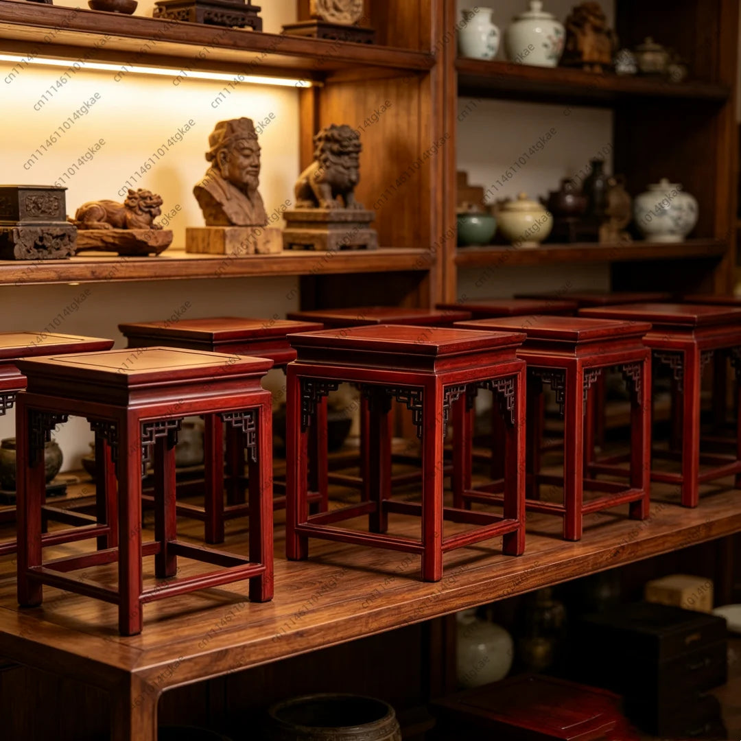tabouret bois sculpté rouge motifs géométriques classique décoration intérieure miniature présentation plantes pot collector
