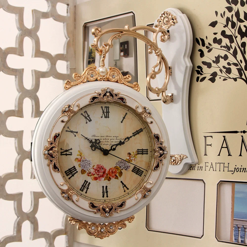horloge murale vintage motif floral blanc doré fixation européen minimaliste