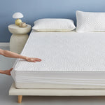 Housse de matelas imperméable 140x200 couleur unie sur lit
