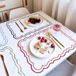 sets table élégants serviettes lavables couleurs variées bordure ornée tissu texturé champêtre chic assiettes