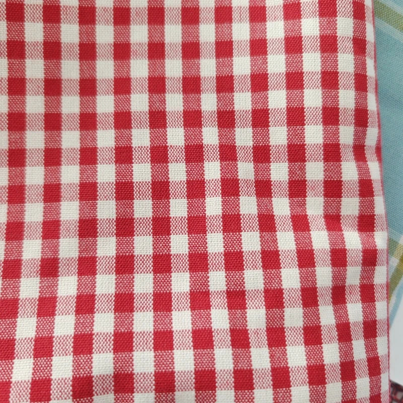 tissu coton biodegradable carreaux bleu marine rose rouge decoration maison bricolage popeline plain