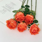 décoration intérieure bouquet roses artificielles moderne vase transparent 50cm haute elégant
