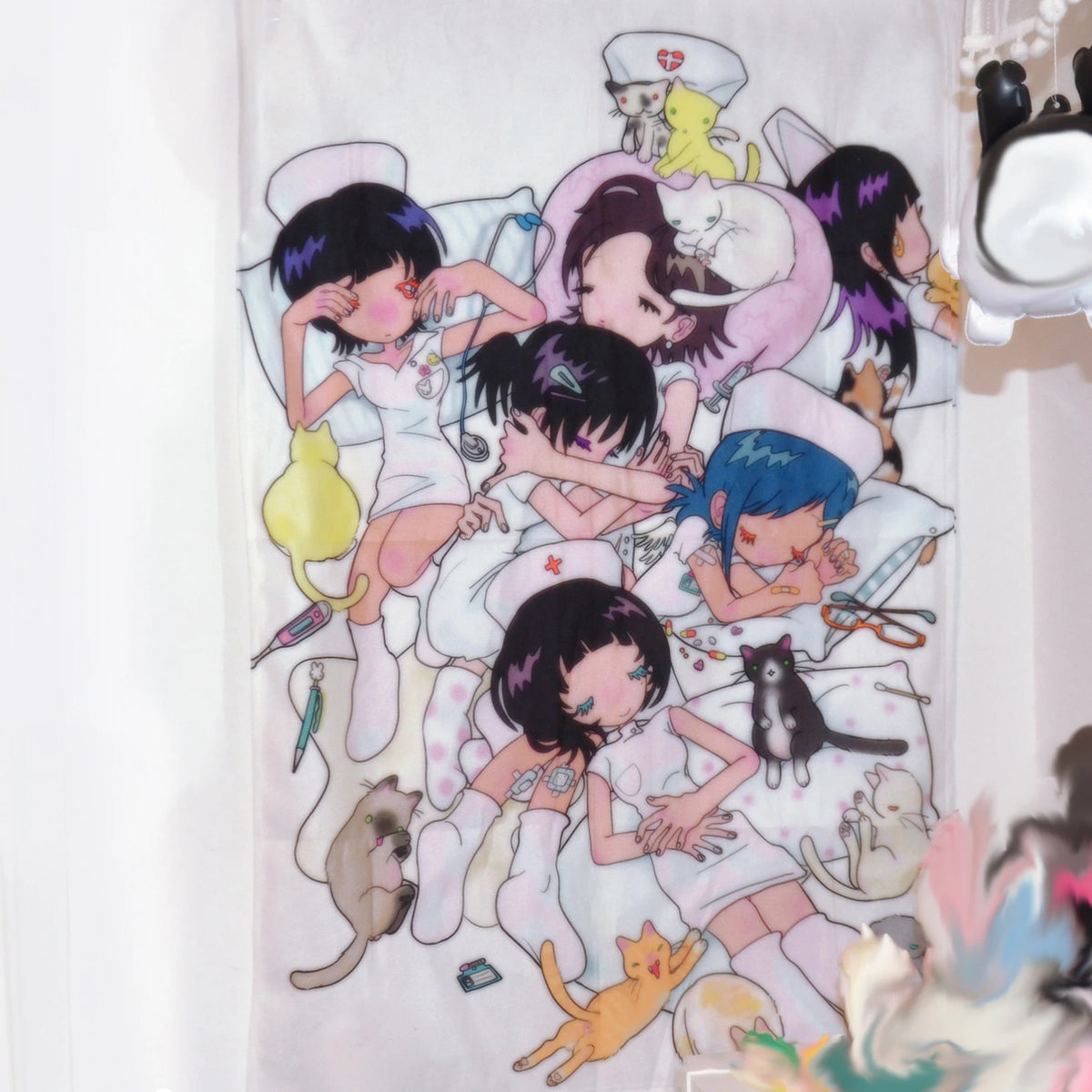 tapisserie murale dessin animé personnages chats floraux blanc bleu rose jaune vert clips magnétiques
