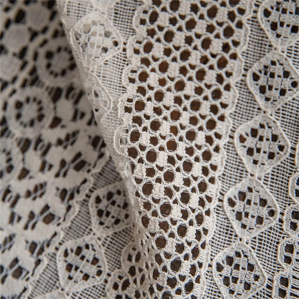 rideau dentelle fine blanc motif géométrique translucide classique romantique tassellets chambre salon