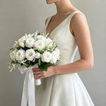 bouquet fleurs artificielles roses blanches vertes mariage blanc voile romantique classique