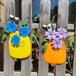 décoration murale artisanale fleurs colorées feuilles vertes abeille bleu jaune orange violet