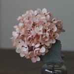 bouquet artificiel hortensias rose clair gris blanc orange rouge feuilles vertes classique intérieur mariage