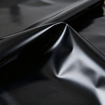 nappe noire imperméable pvc moderne cuisine table assiettes verres vase fleurs été simple