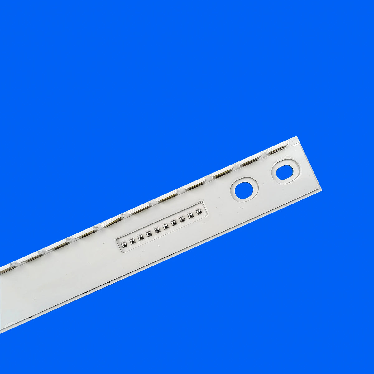 barre lumineuse led blanc moderne connecteur électrique minimaliste
