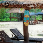 décoration murale bois vieilli planche surf thème plage motifs parasol chaise longue vintage marine