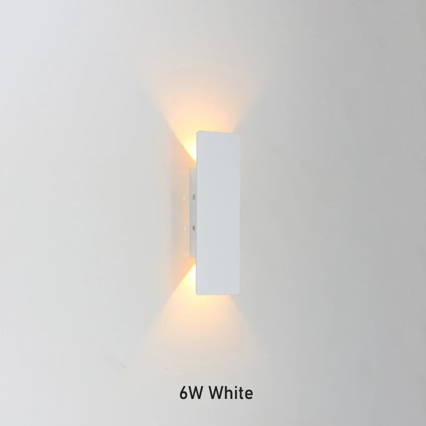 Lampes murales LED modernes noires blanches dorées effet brossé minimaliste fixées mur