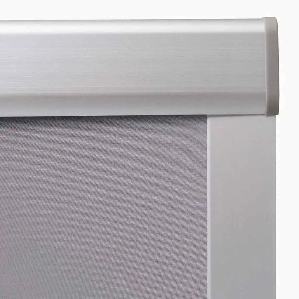 Rideau occultant gris dans une chambre à coucher moderne