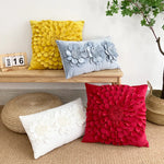 coussin velours moderne motif fleurs relief jaune gris rose blanc décoration intérieure sofa chaise